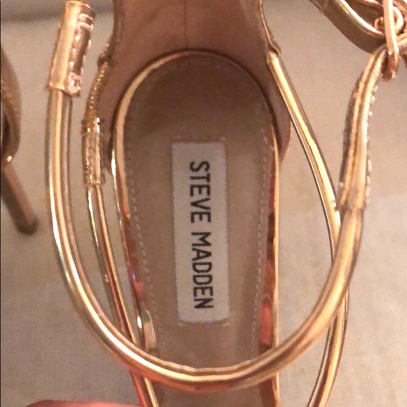 STEVE MADDEN ‘Satire’ Rose Gold Sandals - Picture 10 of 13